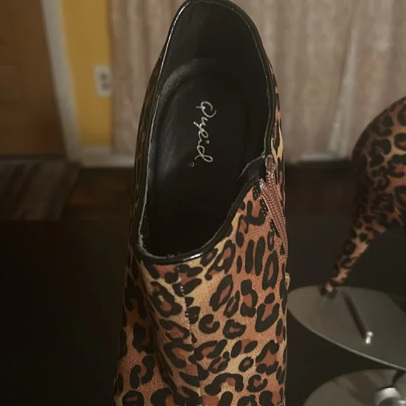 Qupid Leopard Print Booties - Picture 3 of 8